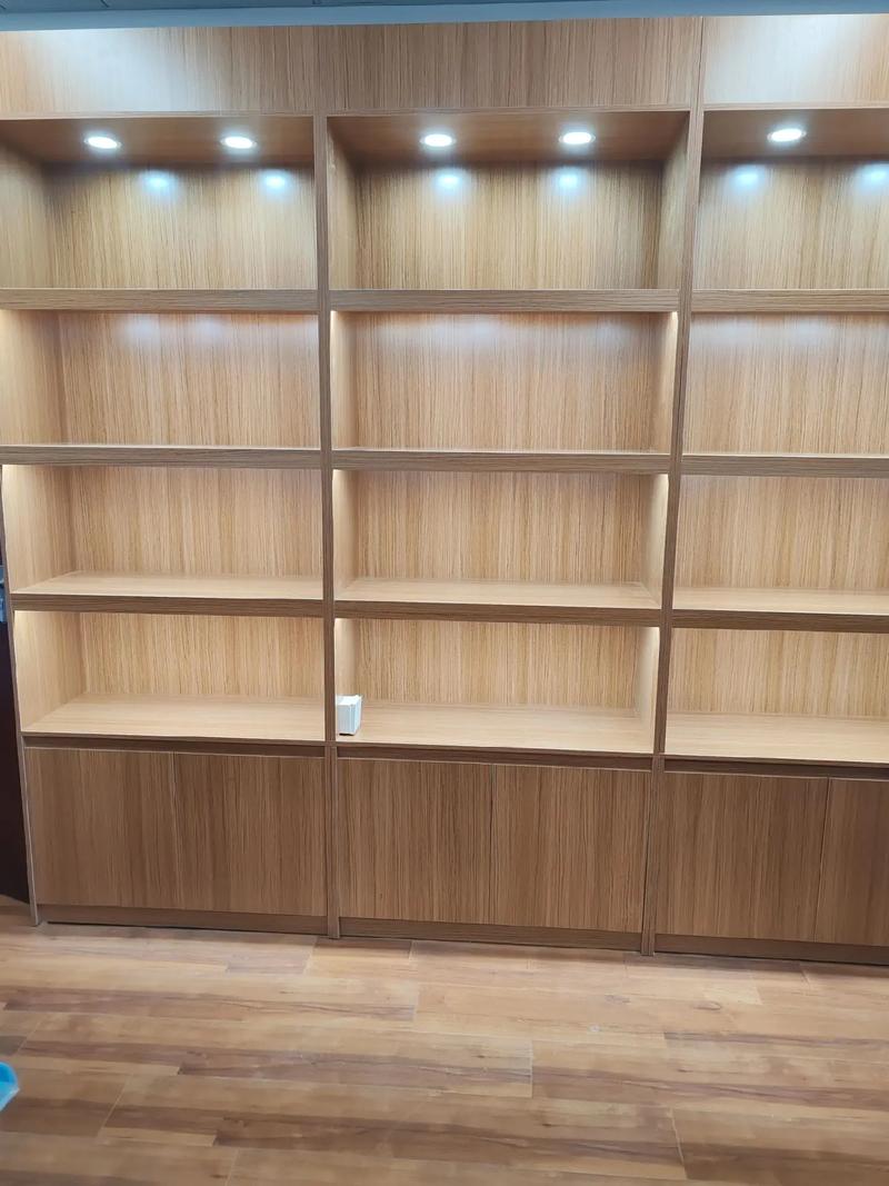 珠宝展柜制作：展现奢华的美学之道